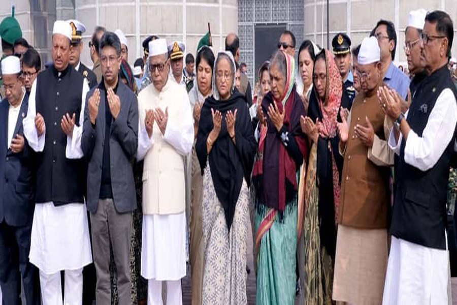 President Md Abdul Hamid, Prime Minister Sheikh Hasina, Speaker Dr Shirin Sharmin Chaudhury, Deputy Speaker Md Fazley Rabbi Mia, offered munajat after placing wreaths on the coffin of Sayedul Hoque, photo: UNB