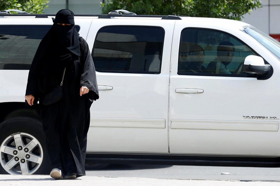 A Saudi woman leaves a vehicle in Riyadh, Saudi Arabia October 2, 2017. - Reuters file photo