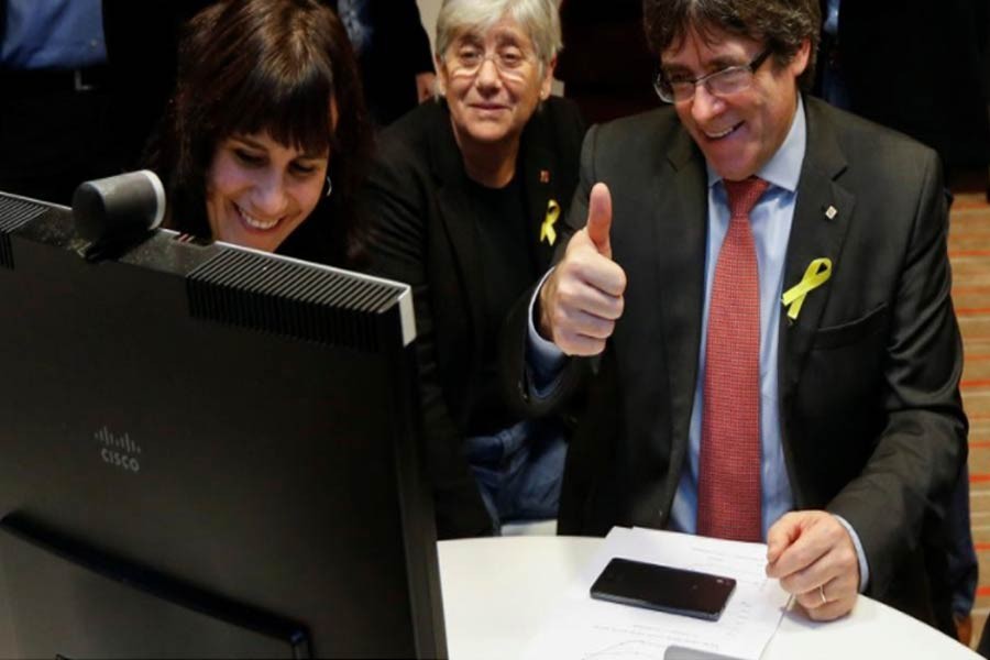 Carles Puigdemont, the dismissed President of Catalonia, reacts while viewing the results in Catalonia's regional election in Brussel, Dec 21, 2017. Reuters.
