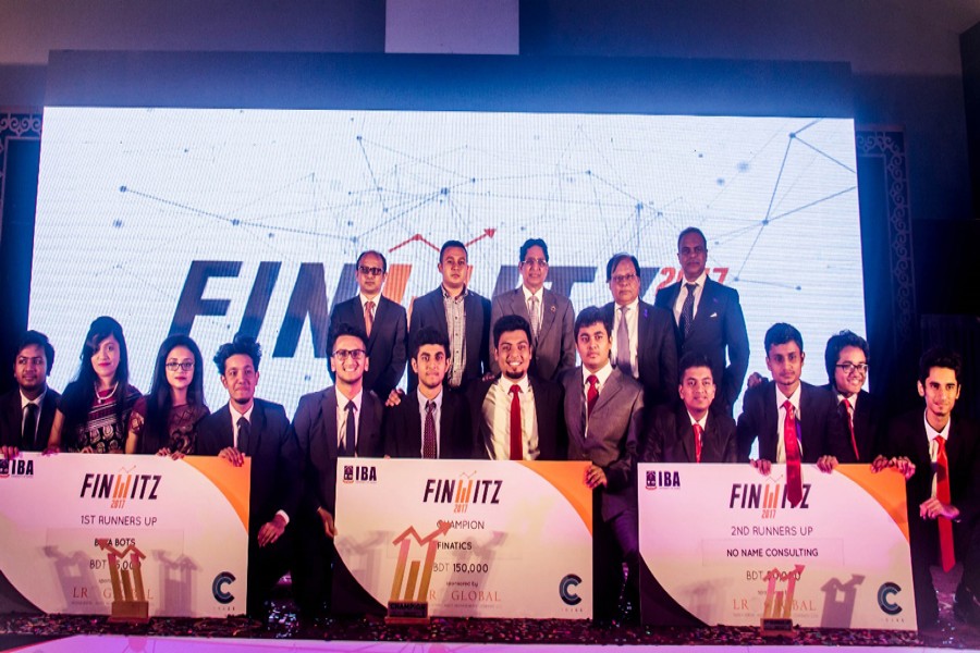 Winning teams of Finwitz 2017 with dignitaries