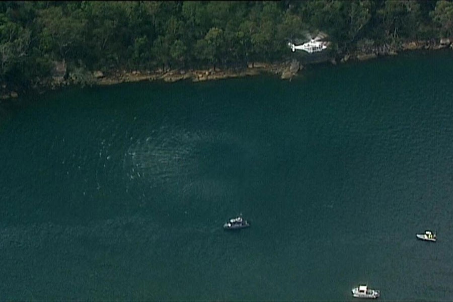 Police looking for wreckage after Sydney seaplane crash (Photo collected from internet)