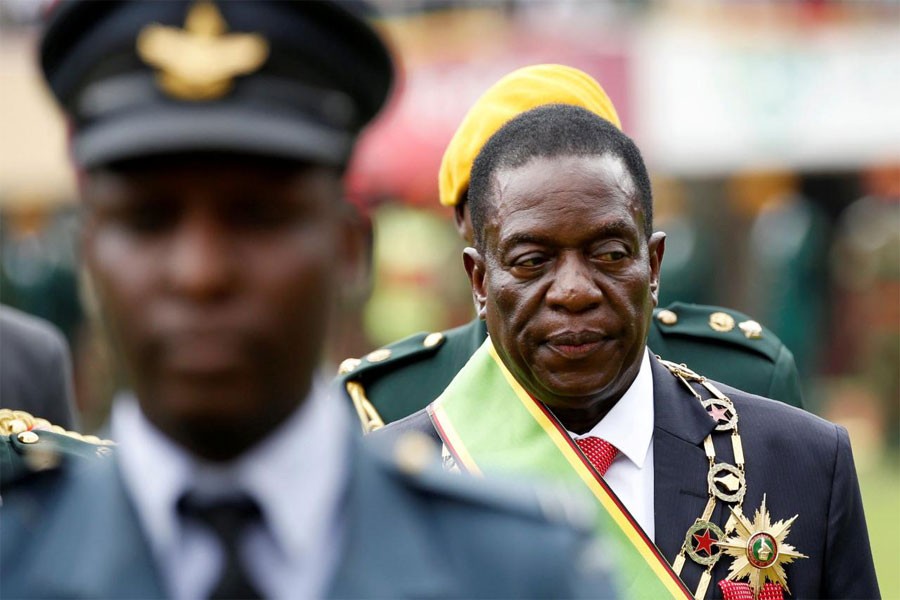 Emmerson Mnangagwa walks after he was sworn in as Zimbabwe's president in Harare, Zimbabwe, November 24, 2017. (REUTERS)