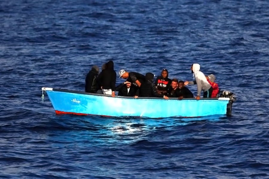 Eight migrants drown after dinghy sinks off Libya coast
