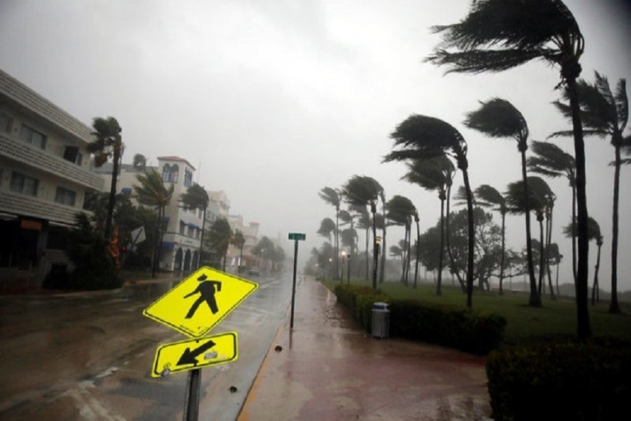 Heavy wind is seen along Ocean Drive in South Beach as Hurricane Irma arrives at south Florida, in Miami Beach, Florida, US, September 10, 2017. Reuters