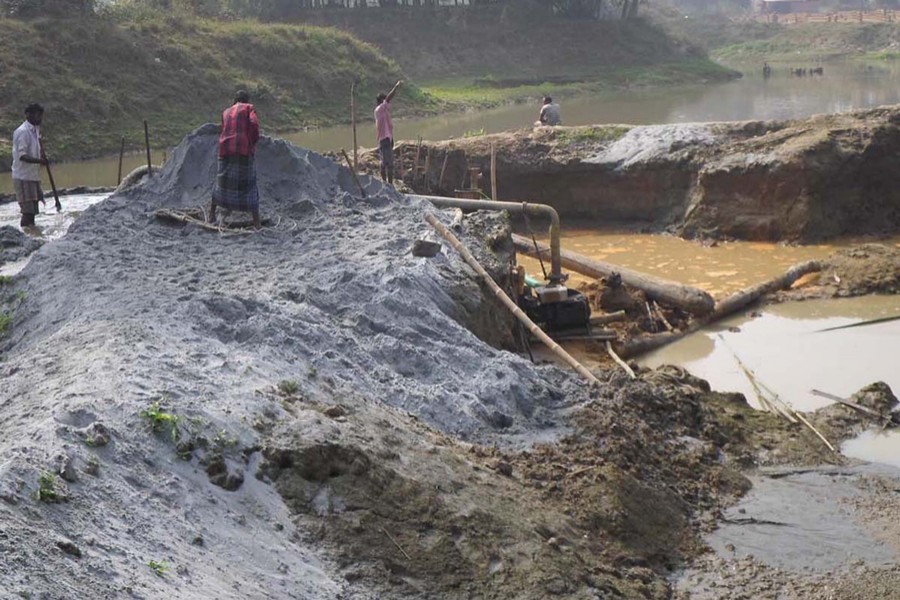 Local influential people lift sand illegally from the Nagor River near Shabla area of Tarola union under Dupchanchia upazila in Bogra. 	— FE Photo