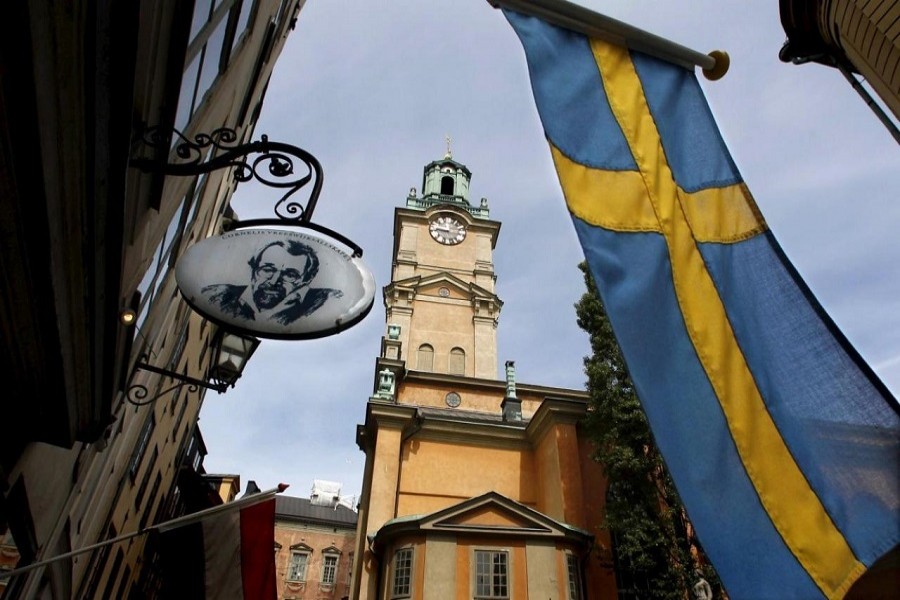 Sweden's flag waves near the Stockholm Cathedral in Gamla Stan or the Old Town district of Stockholm, Sweden, in this June 9, 2010 file photo. Reuters