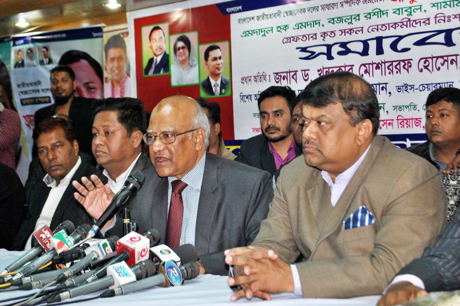 BNP standing committee member Khandaker Mosharraf Hossain speaking at a discussion organised by Jatiyatabadi Swechchhasebak Dal's Dhaka north city unit at Dhaka Reporters Unity in the city on Sunday demanding release of the arrested party leaders. 	 — Focus Bangla