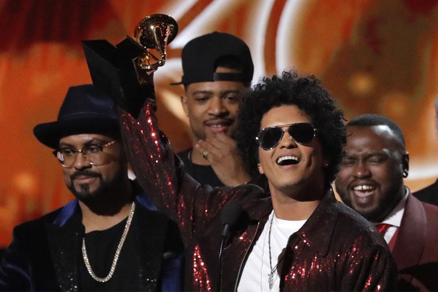 60th Annual Grammy Awards – Show – New York, US, 28/01/2018 – Bruno Mars accepts the Grammy for album of the year for "24K Magic." (REUTERS)