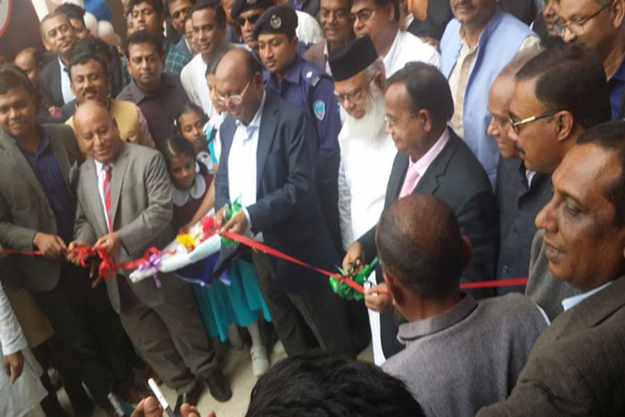 Commerce Minister Tofail Ahmed and Railways Minister Md Mazibul Hoque inaugurated Syeda Anjuman Ara Girls’ School at Jagannath Dighi under Chauddagram upazila in Comilla on Saturday afternoon. International Chamber of Commerce Bangladesh President Mahbubur Rahman, also chairman of the Anjuman Ara-Mujib Foundation that founded the school, and the governing board of the school, was also present. Photo: FE