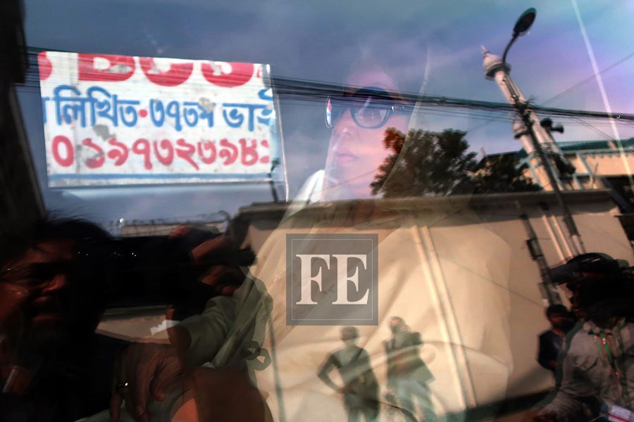 BNP Chairperson Khaleda Zia on her way to the special court at Bakshibazar of Dhaka on Thursday. Photo: Shafiqul Alam