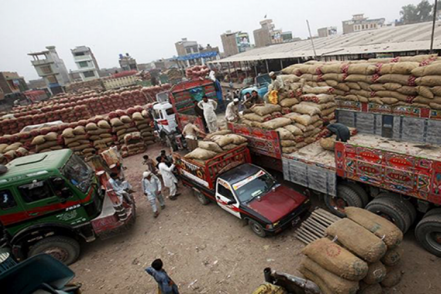 Pakistan's exports rose to 12.966 billion US dollars during July 2017 to January 2018. Reuters/File Photo