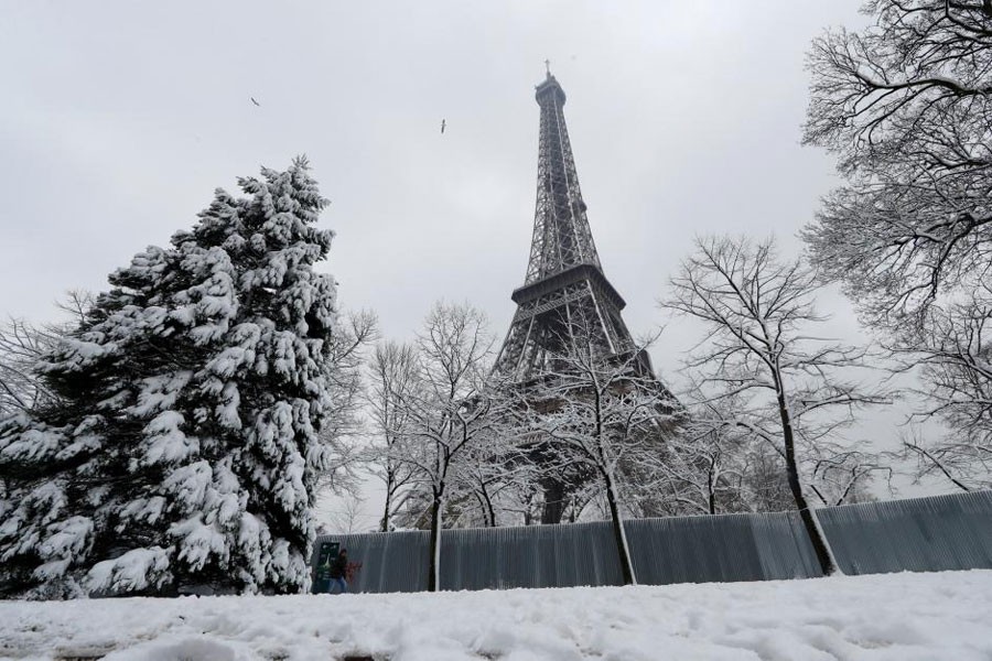 Snow-covered trees are seen near the Eiffel Tower in Paris, as winter weather with snow and freezing temperatures arrive in France, February 7, 2018. (Reuters)