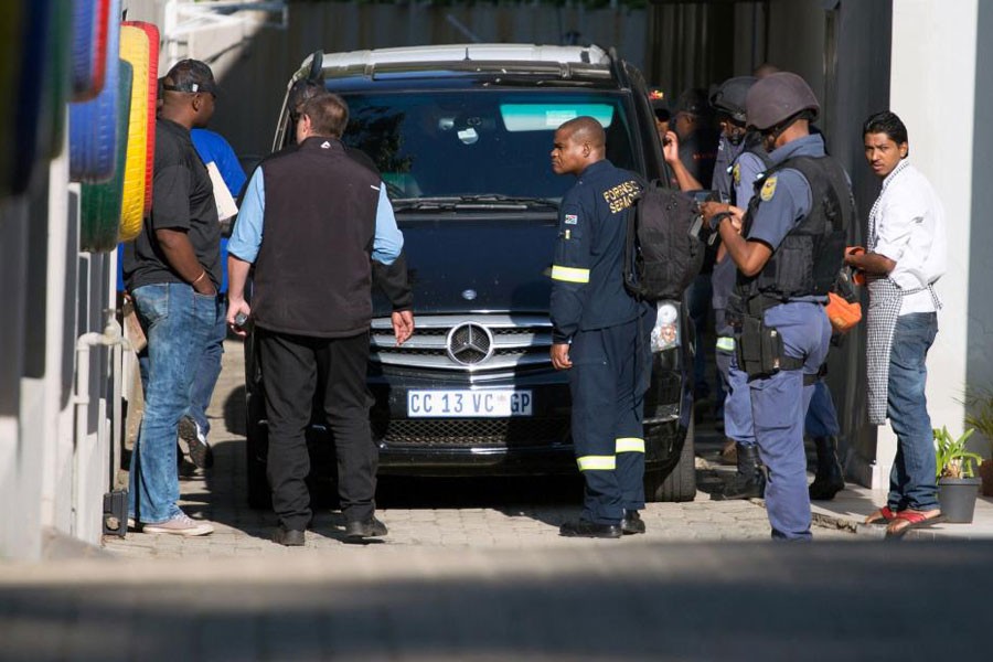 Police raid the home of the Gupta family, friends of President Jacob Zuma, in Johannesburg, South Africa, February 14, 2018. (REUTERS)