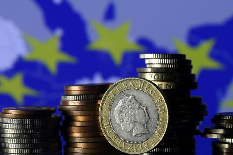 Pound coins are seen in front of a displayed EU flag in this picture illustration taken January 18, 2017. Reuters/File Photo