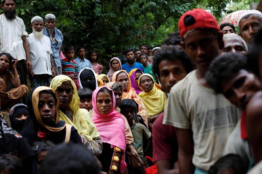 Myanmar agrees to take back 6,500 trapped Rohingyas