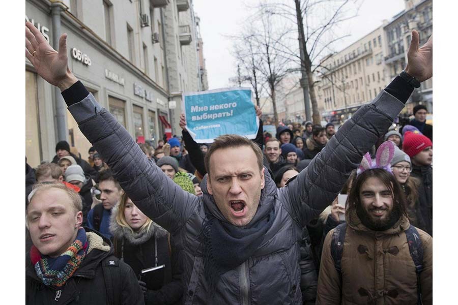 Police arrests Russian opposition leader ahead of election