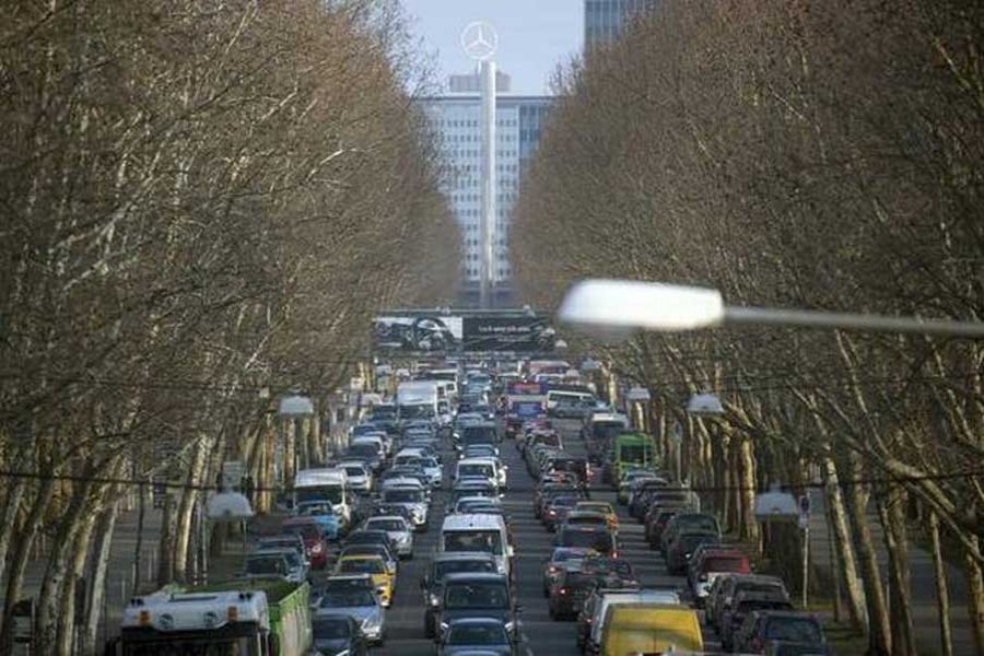 Germany bans old diesel cars to cut pollution