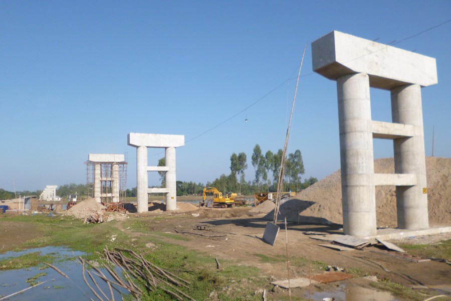 Construction of Raniganj bridge progresses fast in Jagannathpur upazila of Sunamganj. The photo was taken on Tuesday. 	— FE Photo