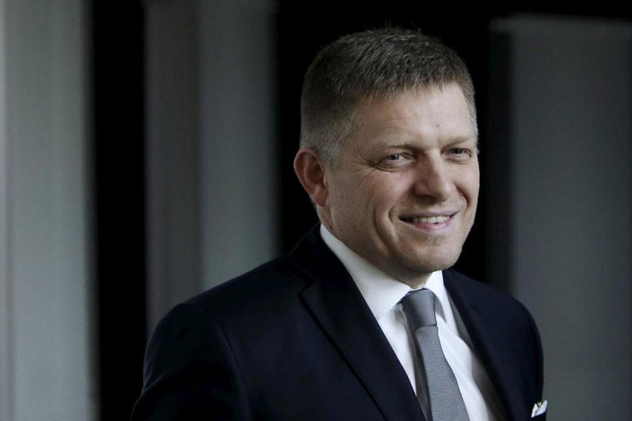 Slovakia's Prime Minister and leader of Smer party Robert Fico leaves after a live broadcast of a debate after the country's parliamentary election, in Bratislava, Slovakia, March 6, 2016. (REUTERS)