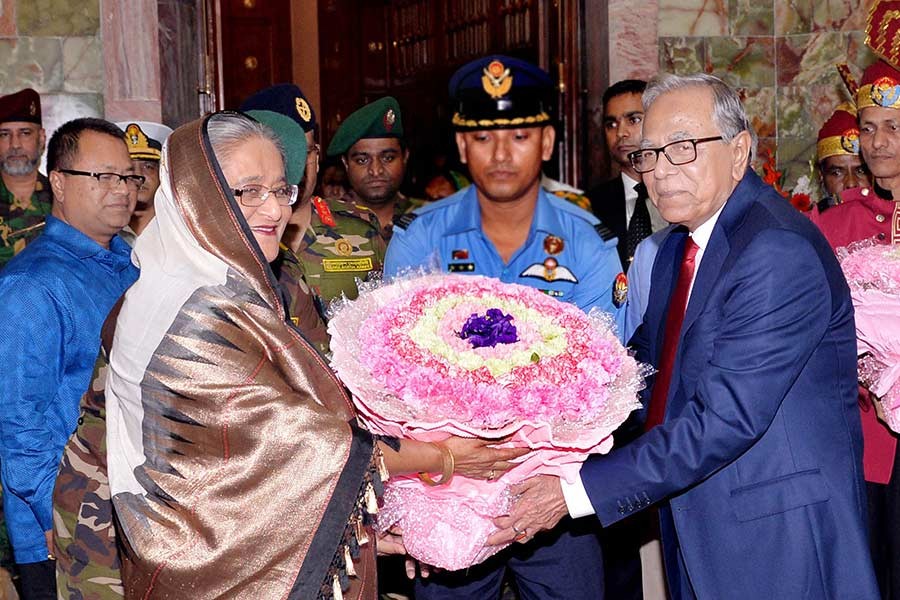 President Md Abdul Hamid receives Prime Minister Sheikh Hasina with a bouquet at the Bangabhaban on Wednesday evening. -Focus Bangla Photo