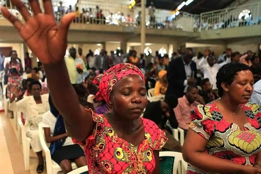 Rwandan worshippers attend the Evangelical Restoration Church in Kimisagara, Kigali, April 6, 2014. Reuters.