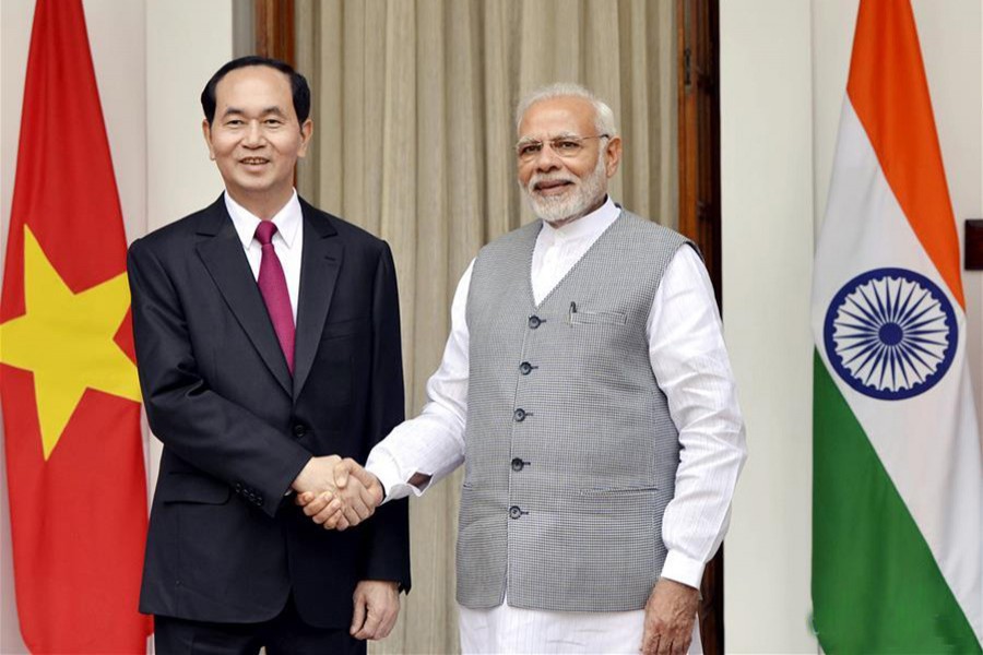Vietnamese President Tran Dai Quang (L) waves with Indian Prime Minister Narendra Modi before their meeting at Hyderabad House in New Delhi on March 3. Xinhua