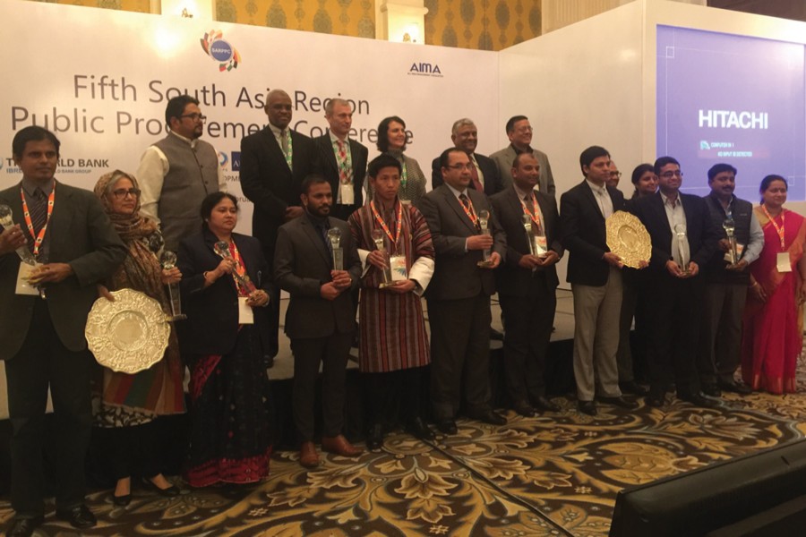 Kazi Sayeda Momtaz, Computer System Analyst of the Roads and Highways Department (RHD), poses with others after winning the South Asia Procurement Innovation Award in the fifth South Asia Regional Public Procurement Conference in New Delhi recently.