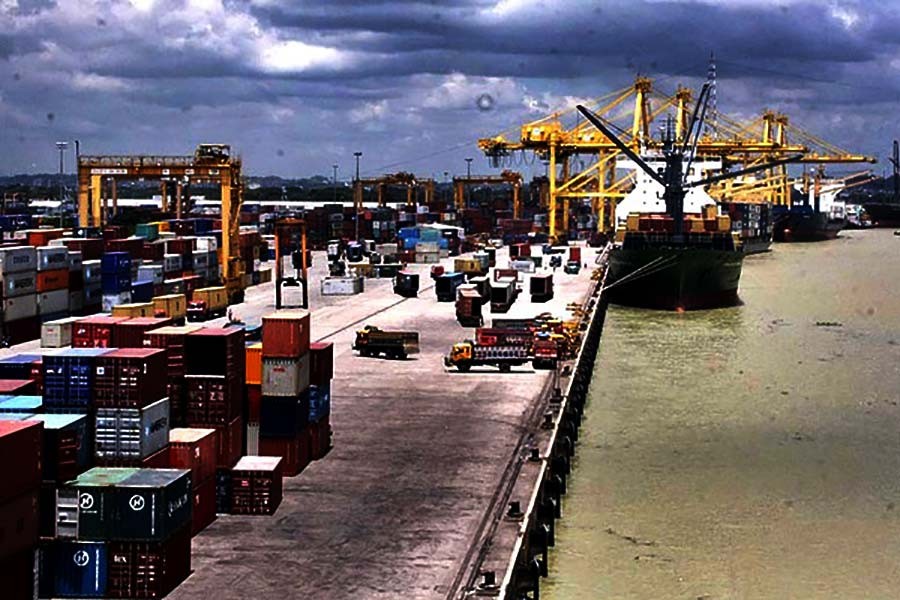Protest against extortion halts freight movement at Ctg port