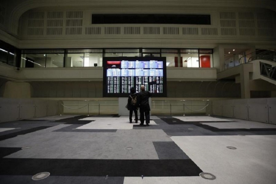 Visitors look at the Tokyo Stock Exchange (TSE) bourse in Tokyo, Japan, February 6, 2018. Reuters