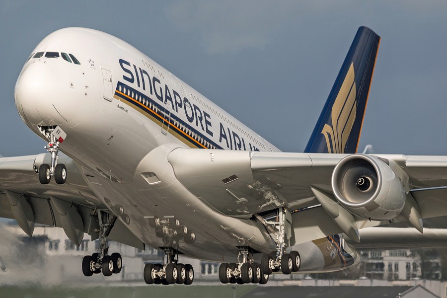 Singapore Airlines considers bid for Air India