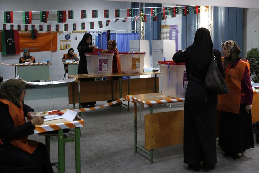 A woman votes at a polling station inside a school in Tripoli, Libya, June 25, 2014. Reuters.