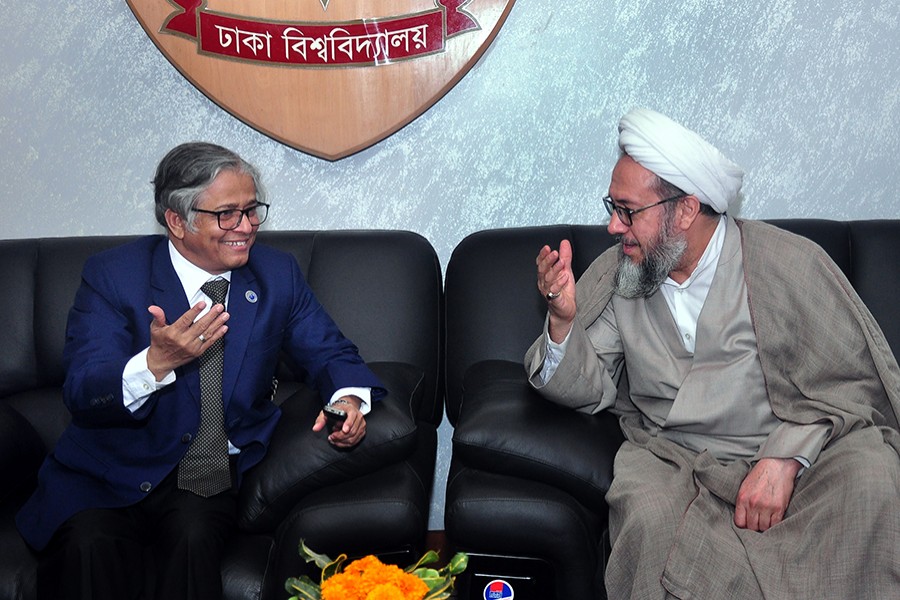 Iranian delegation meets DU VC