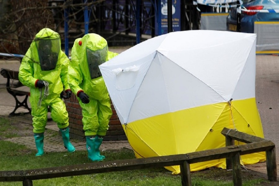 The forensic tent, covering the bench where Sergei Skripal and his daughter Yulia were found, is repositioned by officials in protective suits in the centre of Salisbury, Britain, March 8, 2018. Reuters