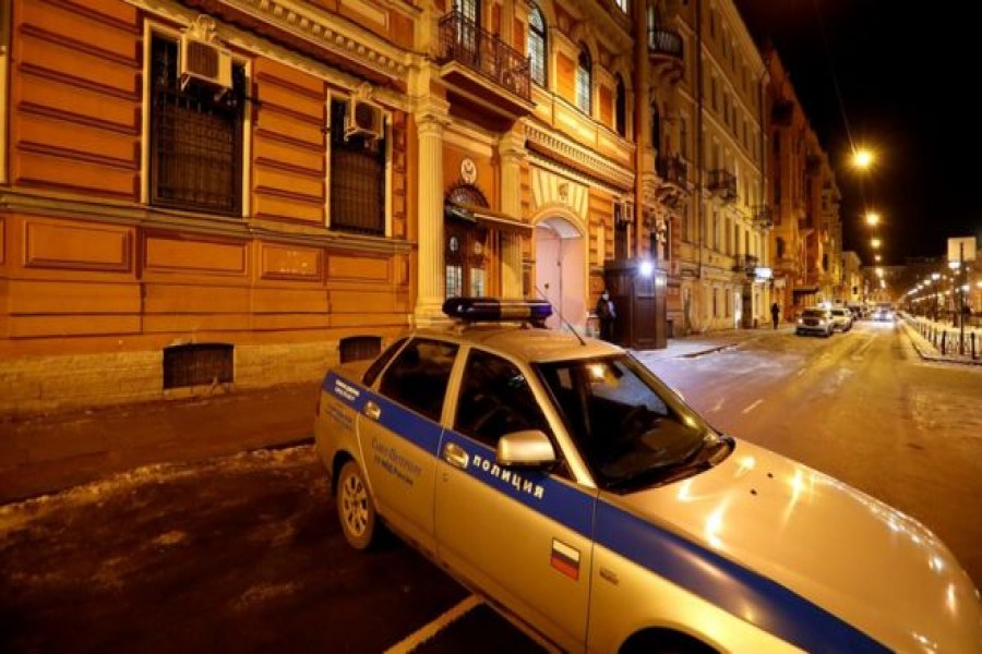 The US Consulate in St Petersburg is to be closed.