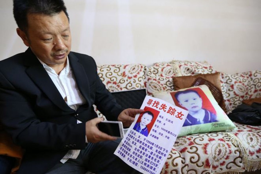 For years Wang Mingqing handed out leaflets appealing for information about his missing daughter. Photo: CFP