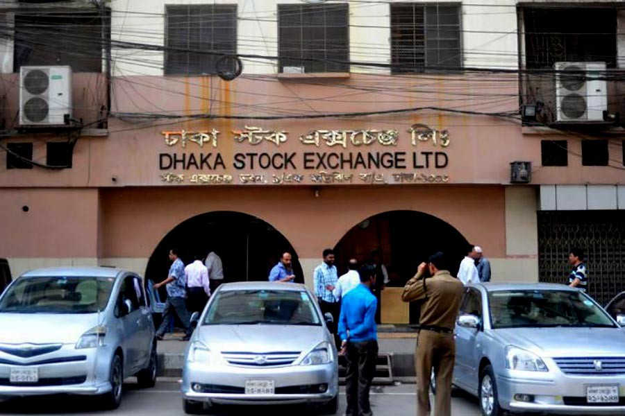 HC asks eight to surrender over 1996 stock scam