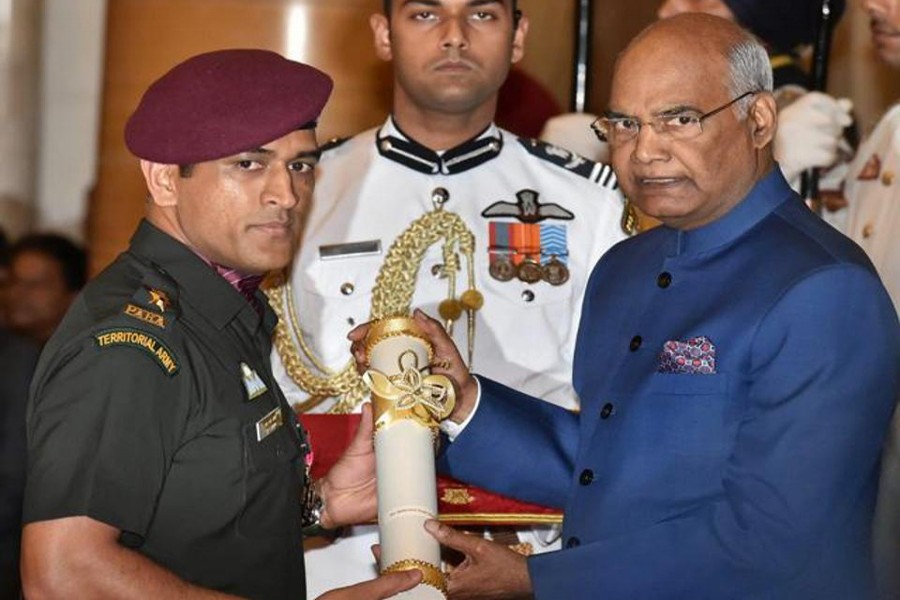 MS Dhoni receives Padma Bhushan from President Ram Nath Kovind during the Padma Awards 2018 function at Rastrapati Bhawan in New Delhi on Monday	— PTI