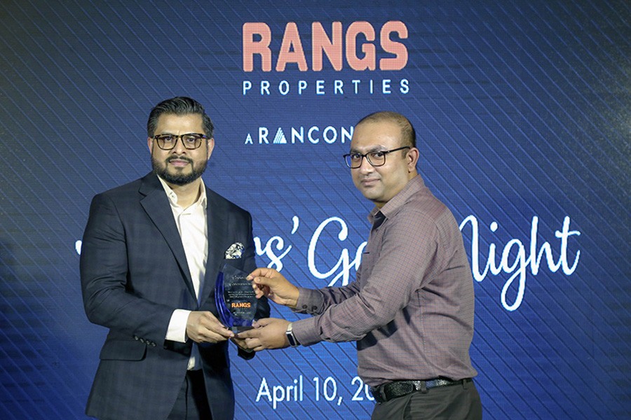 A partner of RPL seen receiving an award from the Divisional Director of Rancon Holdings Mr. Mashid Rahman