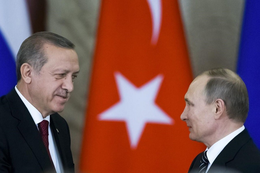 Russian President Vladimir Putin (R) shakes hands with his Turkish counterpart Tayyip Erdogan after the talks at the Kremlin in Moscow, Russia, March 10, 2017. Reuters