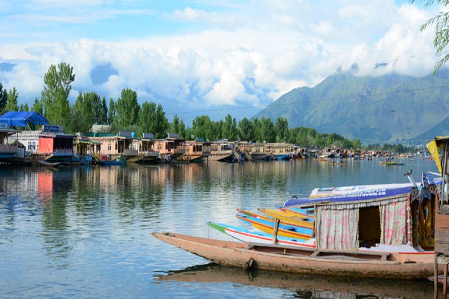 Kashmir eyes tourists from Bangladesh