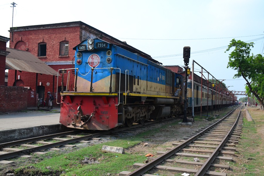 Lalmoni Express at Santahar railway station. Photo: Wikipedia