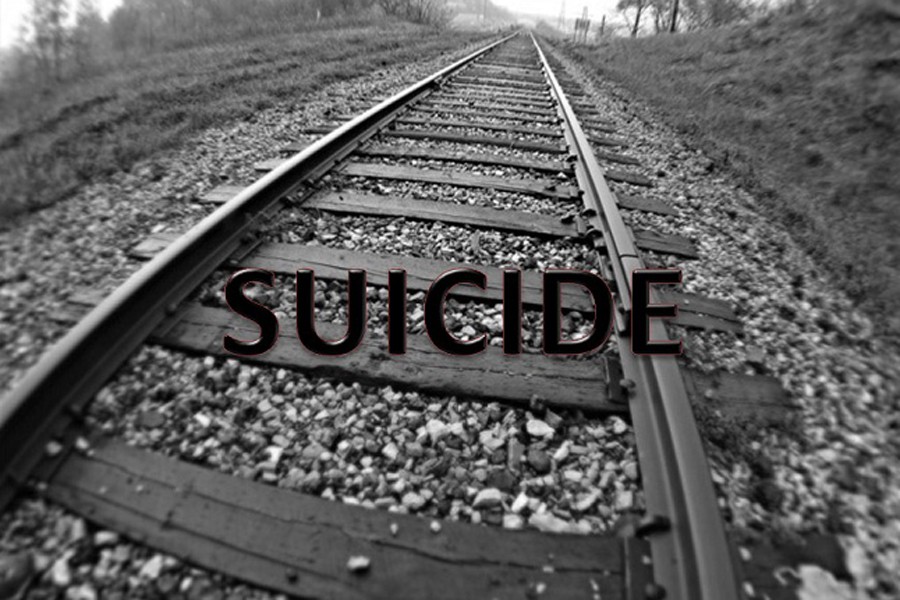 Youth ‘commits suicide’ jumping before train