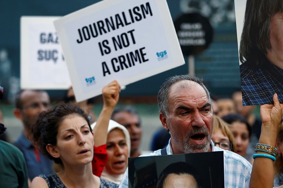 Turkish journalists gathered to protest against the jailing of Cumhuriyet newspaper's editor-in-chief Can Dundar in Istanbul - Reuters file photo