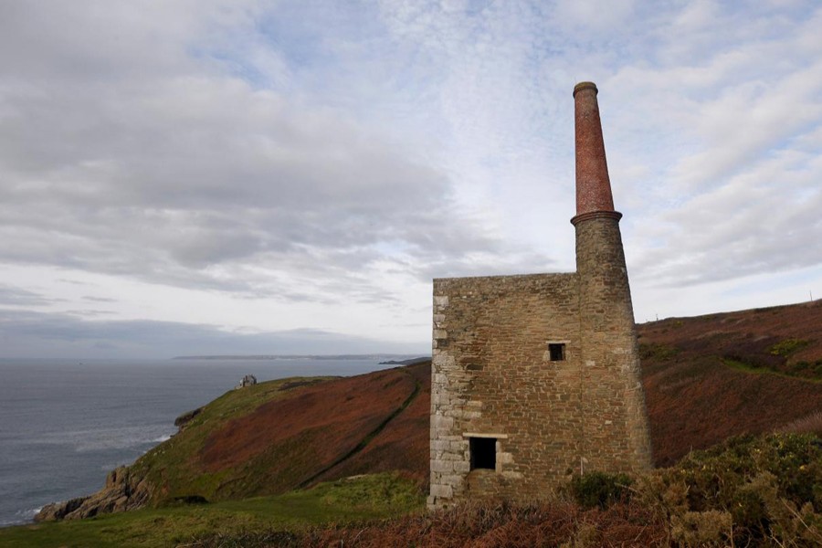 The remains of the engine house at the Wheal Prosper copper and tin mine is seen along the Cornish coastline near Porthleven in Cornwall, Britain October 26, 2017. Reuters/File Photo