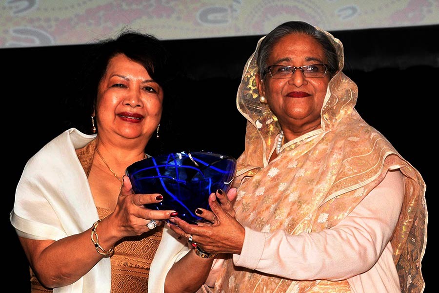 Prime Minister Sheikh Hasina receiving the Global Women's Leadership Award at a ceremony in Sydney of Australia on Friday. -Focus Bangla Photo