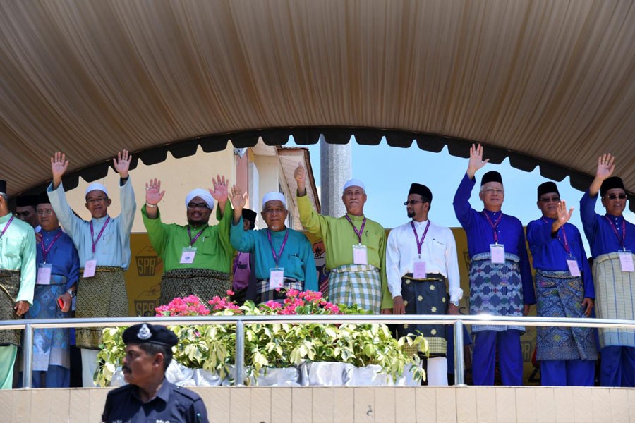 Malaysia's Prime Minister Najib Razak (3rd from R) with other candidates arrive at nomination centre to submit his nomination papers to contest in Pekan, Pahang, Malaysia on April 28. Reuters/File