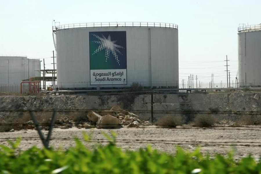 Oil tanks seen at the Saudi Aramco headquarters at Damam city November 11, 2007. Reuters/File Photo