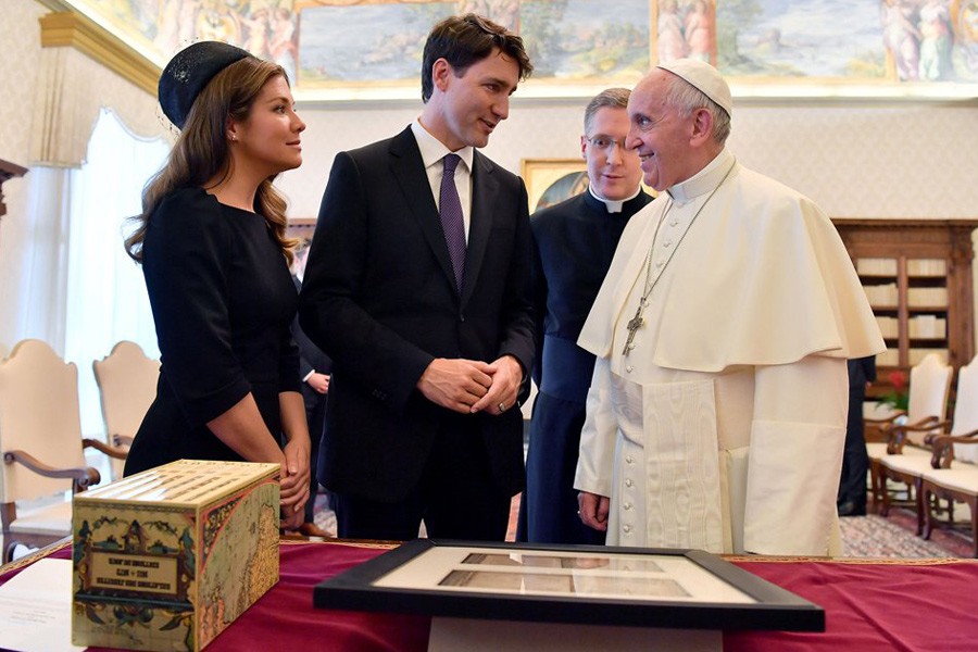 Pope Francis exchanges gifts with Canada’s Prime Minister Justin Trudeau and his wife Sophie Gregoire Trudeau during a private audience at the Vatican. Reuters.