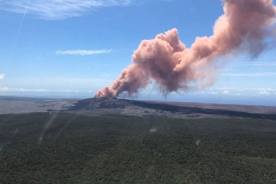 Hawaii declares state of emergency over volcano eruption