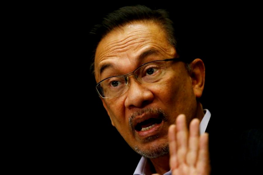 Anwar Ibrahim to get royal pardon: Mahathir